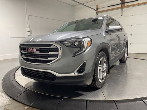 Used 2020 GMC Terrain SLT w/ Preferred Package image 3