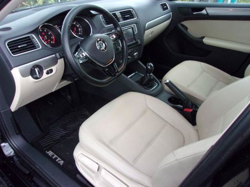 Used 2017 Volkswagen Jetta SE FWD image 18