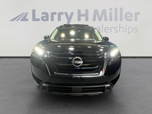 New 2025 Nissan Pathfinder SV image 8