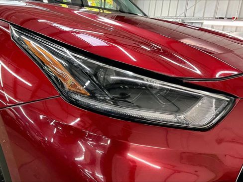 Used 2021 Toyota Highlander LE image 29