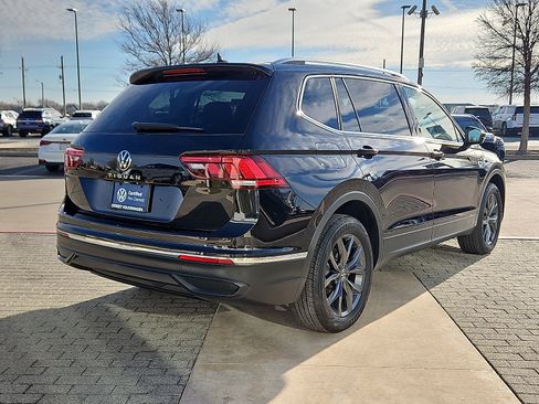 Used 2022 Volkswagen Tiguan SE image 3