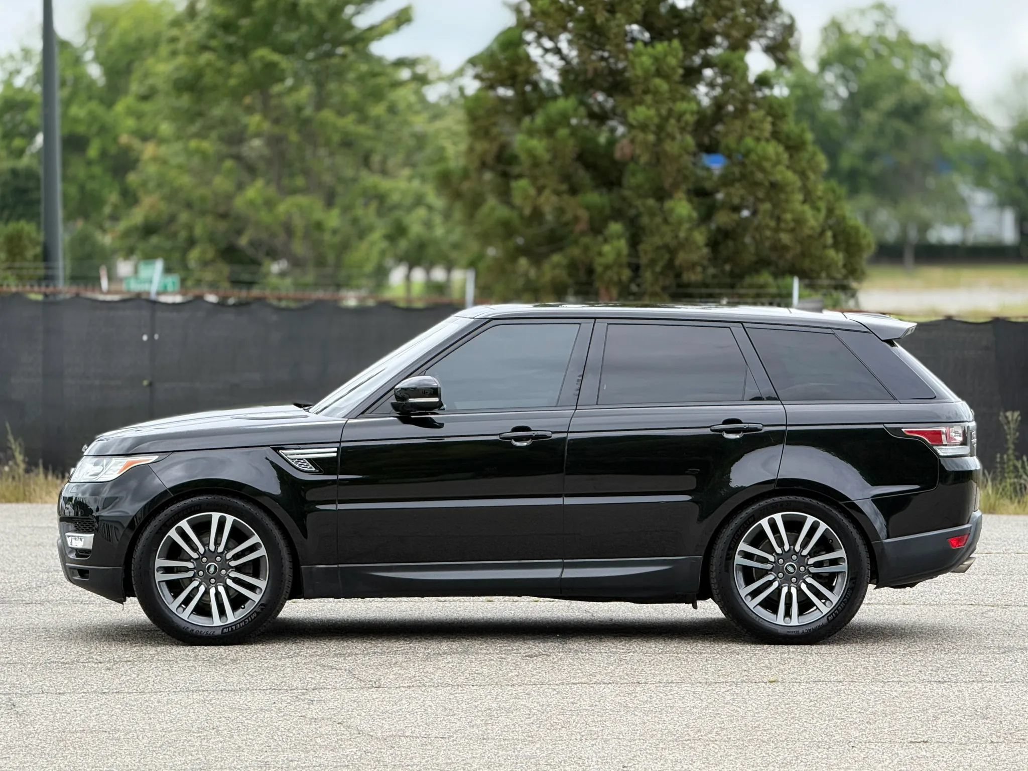 Used 2017 Land Rover Range Rover Sport HSE AWD/4WD image 8