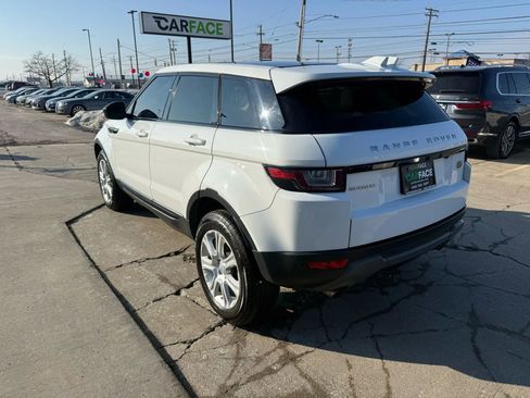 Used 2019 Land Rover Range Rover Evoque SE Premium image 9