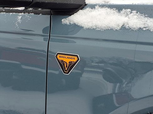 Used 2022 Ford Bronco Badlands image 28