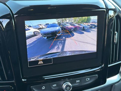 Used 2023 Chevrolet Traverse LT FWD image 16