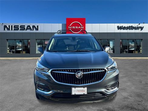 Used 2018 Buick Enclave Essence image 2