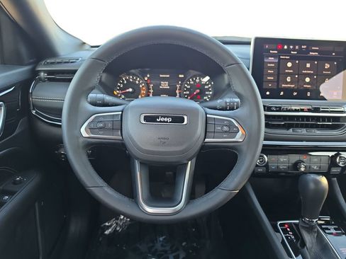 Used 2024 Jeep Compass Latitude w/ Altitude Special Edition AWD/4WD image 14