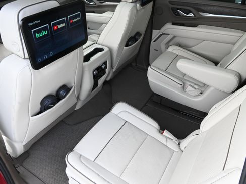 Used 2024 GMC Yukon XL Denali w/ Advanced Technology Package image 9