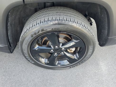 Used 2023 Jeep Grand Cherokee L Altitude image 7