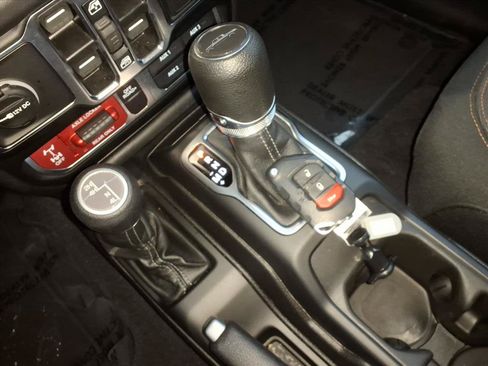 Used 2026 Jeep Gladiator Mojave AWD/4WD image 15