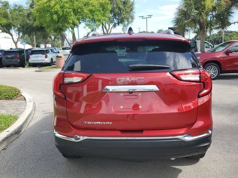 Used 2023 GMC Terrain SLT w/ Tech Package FWD image 4