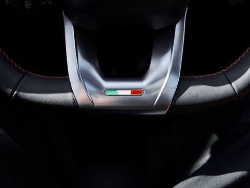 Used 2025 Lamborghini Urus SE image 66