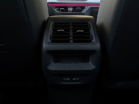 Used 2026 Volkswagen Tiguan SE FWD image 13