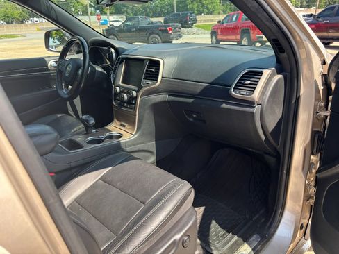 Used 2015 Jeep Grand Cherokee Overland w/ Advanced Technology Group RWD image 19
