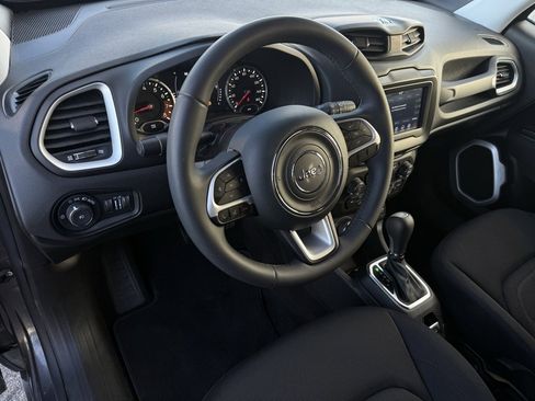 Used 2019 Jeep Renegade Latitude w/ Safety & Security Group II image 10