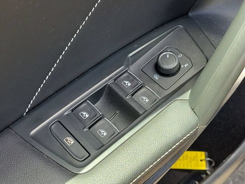 Used 2024 Volkswagen Tiguan SE R-Line FWD image 20