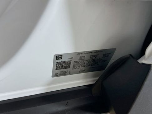 Used 2025 Chevrolet Trax LT w/ LT Convenience Package image 17