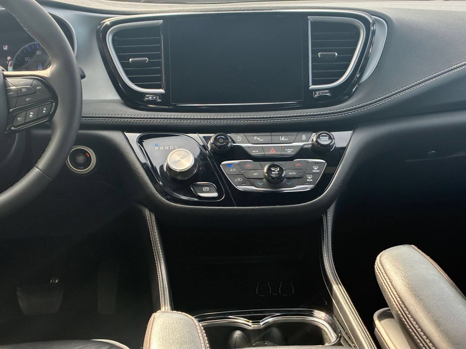 Used 2025 Chrysler Pacifica Limited FWD image 16
