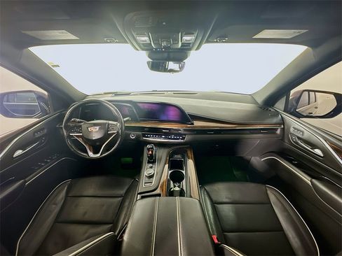 Used 2021 Cadillac Escalade ESV Premium Luxury w/ LPO, Illumination Package image 10