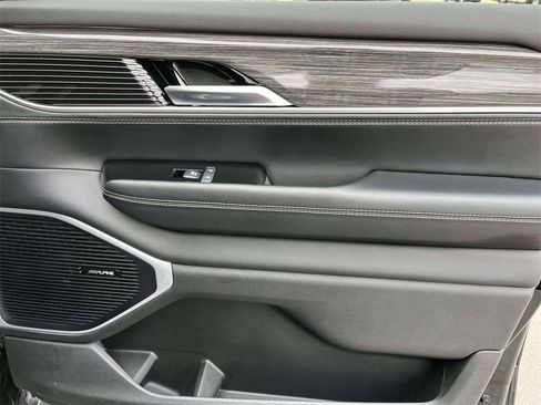 Used 2022 Jeep Wagoneer Series III w/ Flexible Seating Group image 22