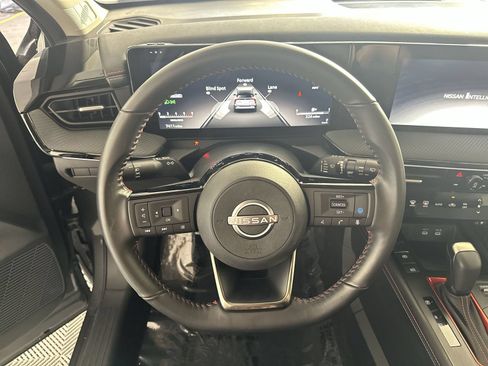 Used 2025 Nissan Kicks SR FWD image 14