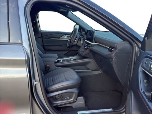 New 2026 Ford Explorer ST-Line w/ ST-Line Street Pack image 7