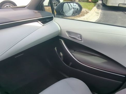 Used 2025 Toyota Corolla SE FWD image 18