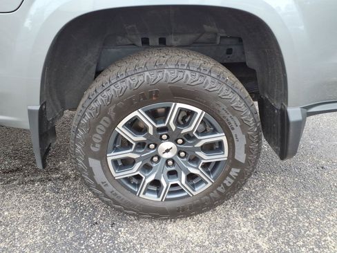 Used 2025 Chevrolet Colorado Z71 AWD/4WD image 16