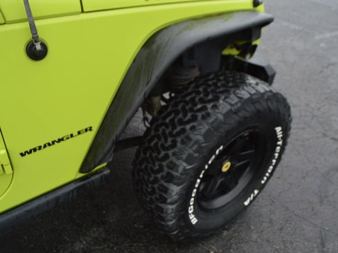 Used 2016 Jeep Wrangler Rubicon w/ Power Convenience Group AWD/4WD image 11