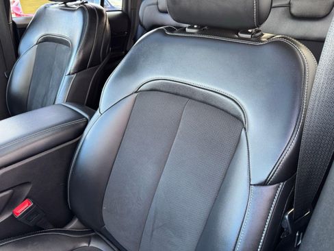 Used 2023 Jeep Grand Cherokee Altitude image 17