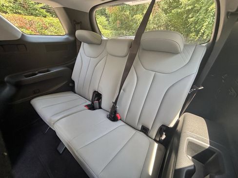 Used 2025 Hyundai Palisade SEL FWD image 29