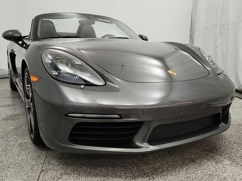 Used 2022 Porsche 718 Boxster RWD image 12