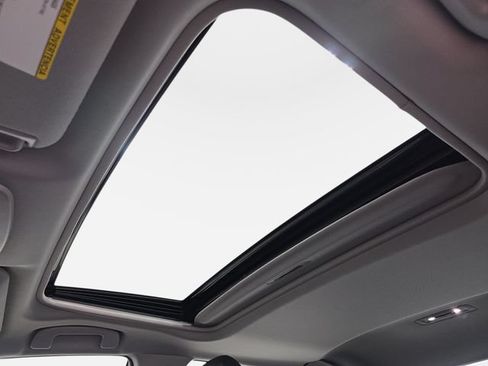 Used 2019 Toyota Camry SE FWD image 30