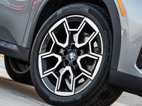 Certified 2025 BMW X2 xDrive28i w/ Premium Package image 9