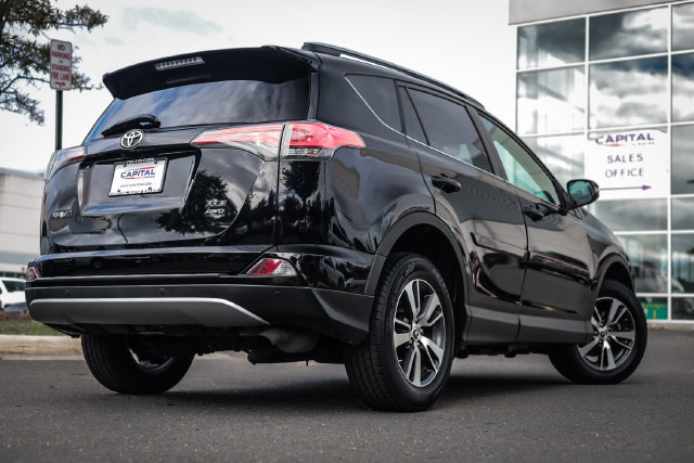 Used 2017 Toyota RAV4 XLE AWD/4WD image 19
