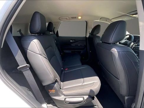 New 2026 Nissan Pathfinder SL FWD image 9