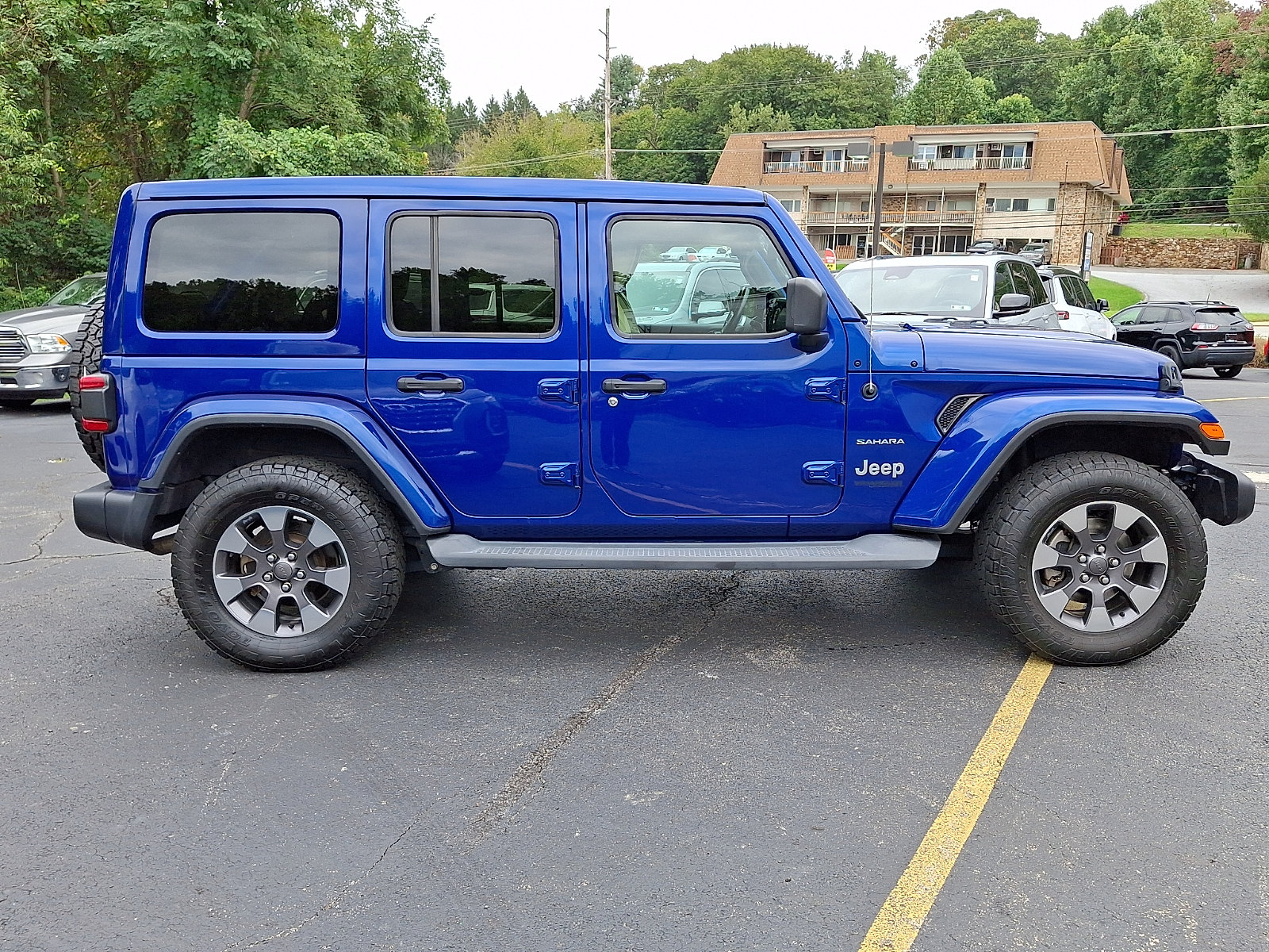 Certified 2019 Jeep Wrangler Unlimited Sahara AWD/4WD image 7