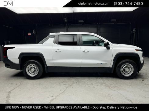 Used 2024 Chevrolet Silverado EV W/T AWD/4WD image 8