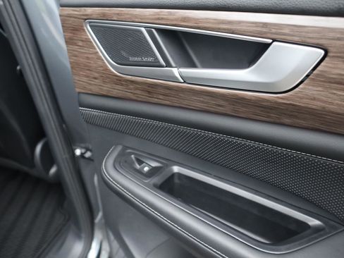 Used 2024 Volkswagen Atlas SEL Premium R-Line image 44