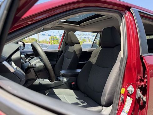 Used 2020 Toyota RAV4 XLE w/ Convenience Package AWD/4WD image 22