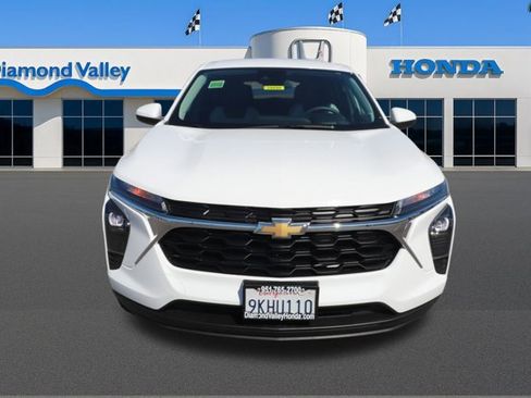 Used 2024 Chevrolet Trax LS w/ LS Convenience Package image 2