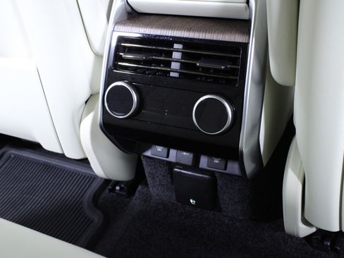 Used 2024 Land Rover Range Rover SE image 15