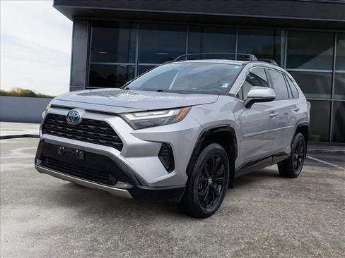 Used 2023 Toyota RAV4 SE AWD/4WD image 5