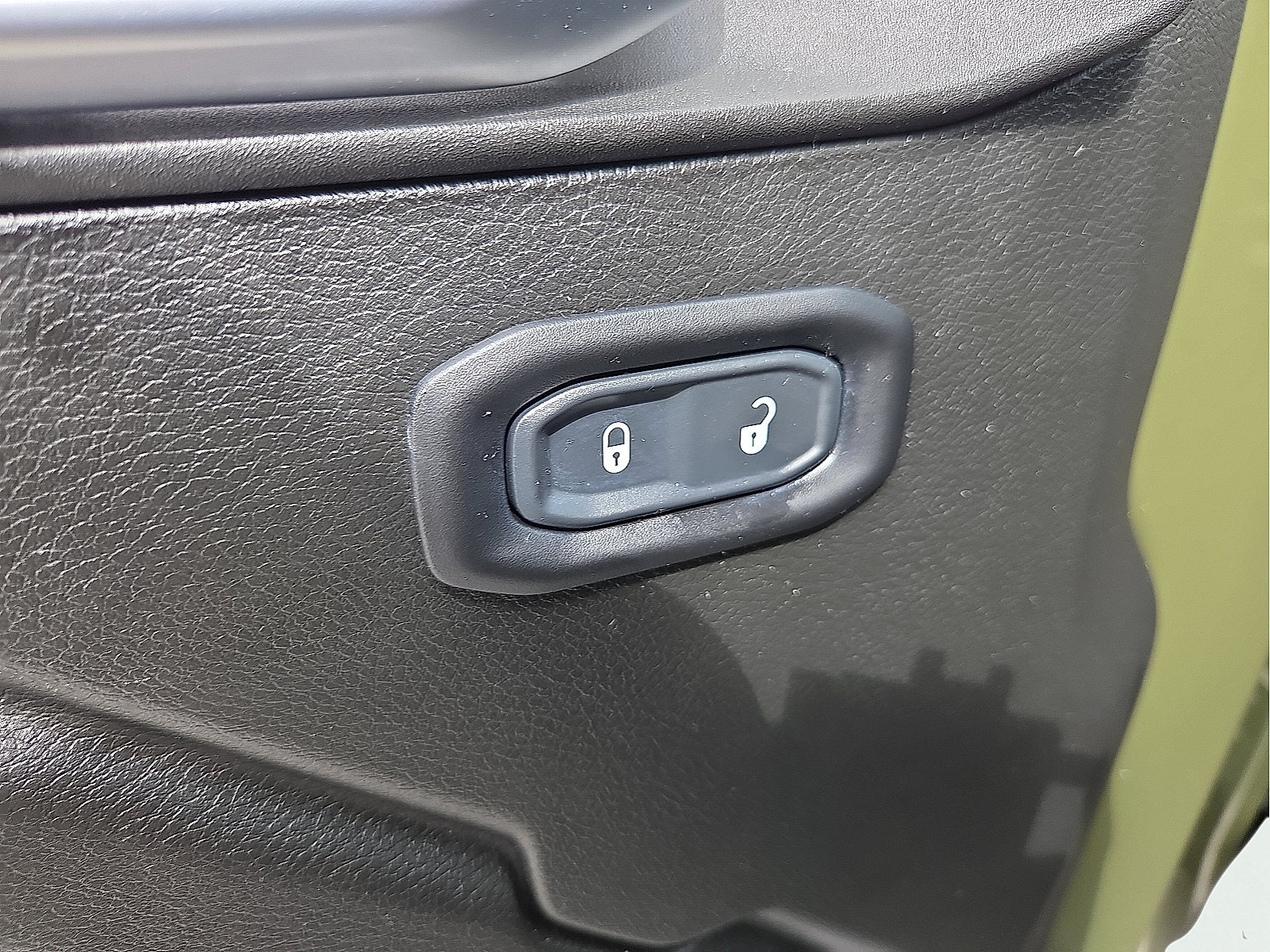Used 2022 Jeep Gladiator Rubicon w/ LED Lighting Group AWD/4WD image 15