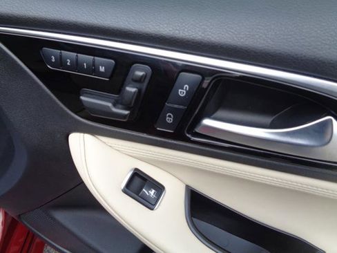 Used 2019 INFINITI QX30 image 17