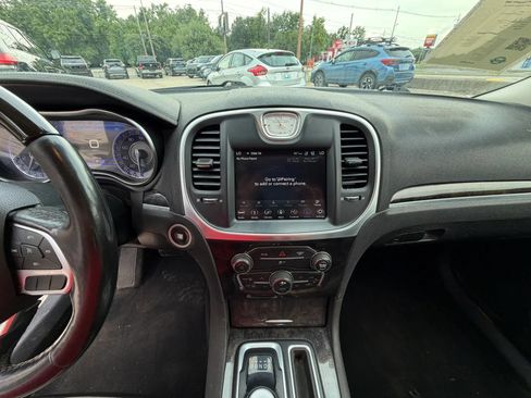 Used 2019 Chrysler 300 Limited RWD image 20