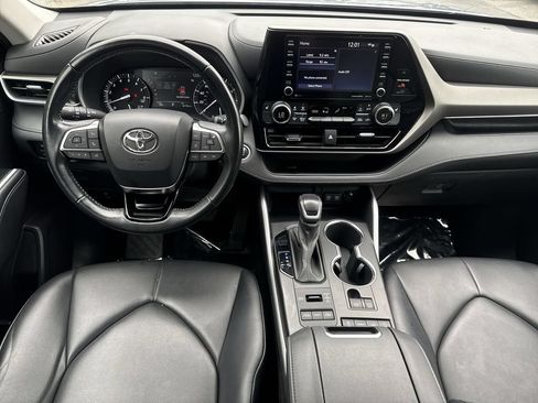 Used 2021 Toyota Highlander XLE AWD/4WD image 23