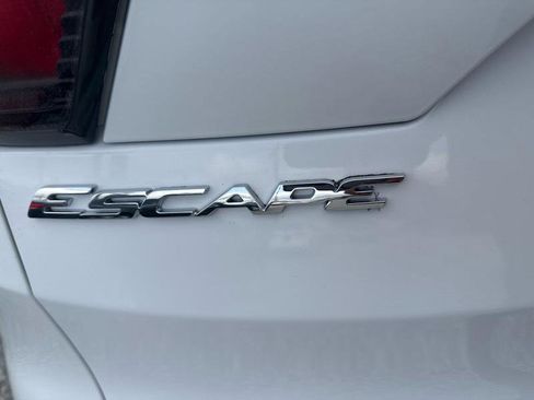 Used 2017 Ford Escape SE image 19
