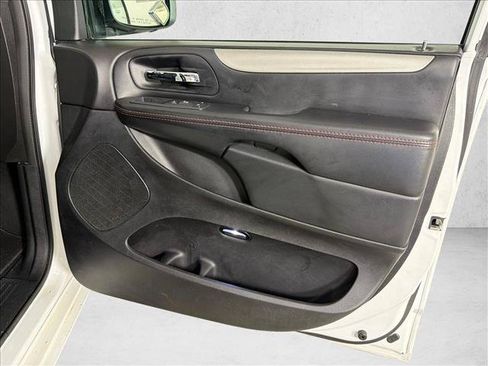 Used 2017 Dodge Grand Caravan GT FWD image 14