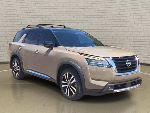 Certified 2024 Nissan Pathfinder Platinum w/ Cargo Package FWD image 3